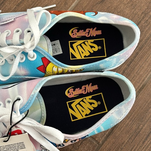 Vans Sailor Moon Collection Men Size 7.5 Women Size 9 - Picture 10 of 14